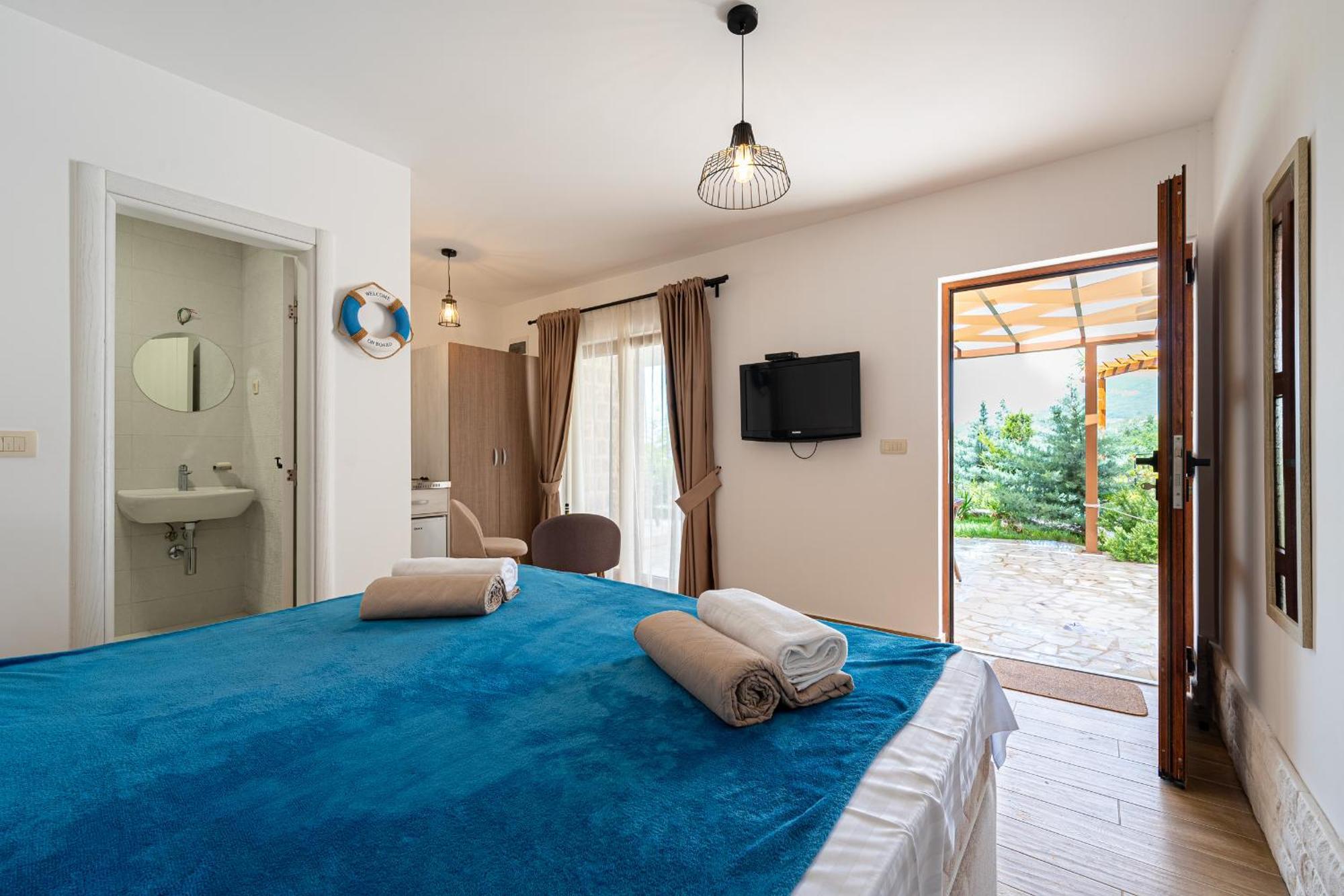 Sunset & Sunrise Villas In Stanisici-Two Villas With Common Pool Budva Exterior photo